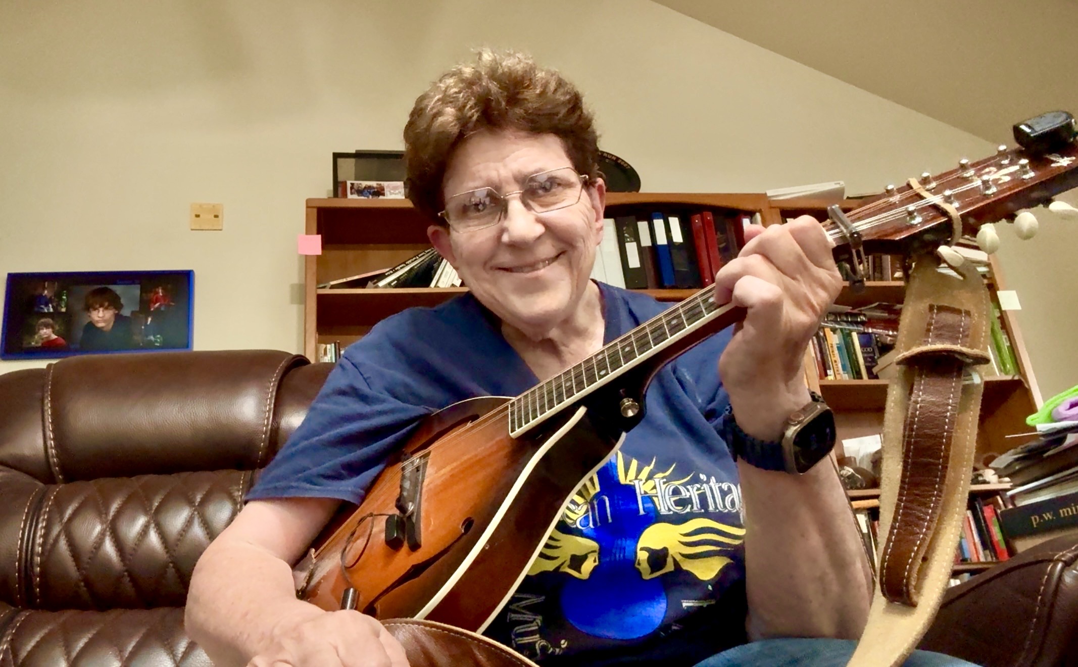 Suzy Oliver playing mandolin